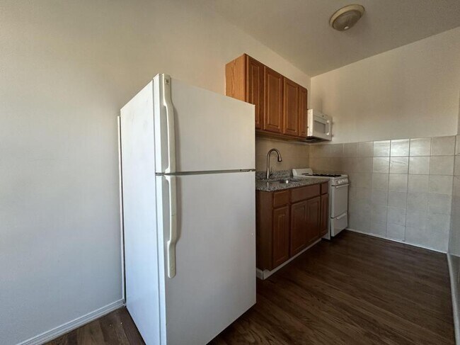 Building Photo - 0 bedroom in Chicago IL 60646