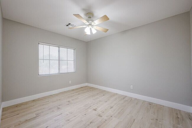 Building Photo - Beautiful 4 Bed 2000+ SFT property in Wind...