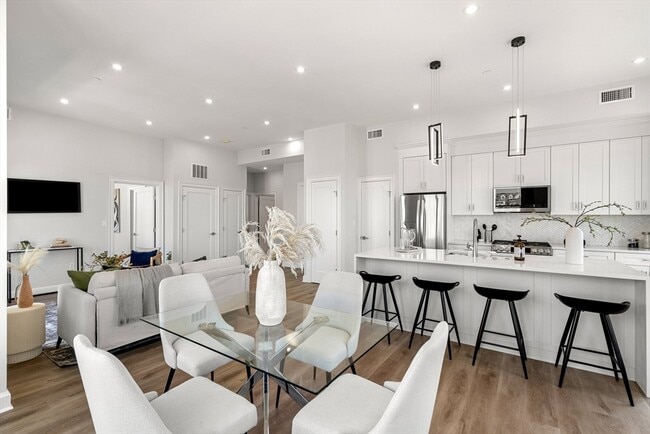 Building Photo - 523 2nd St