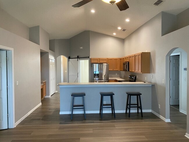 Building Photo - Beautiful Home Located In Tavares