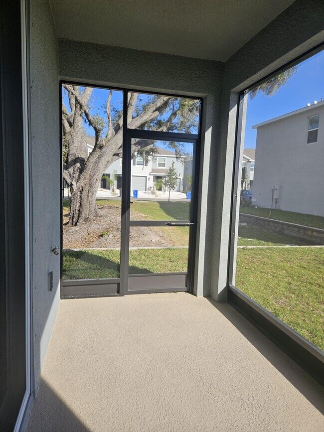 Building Photo - 3 Bedroom 2.5 Bath Townhouse