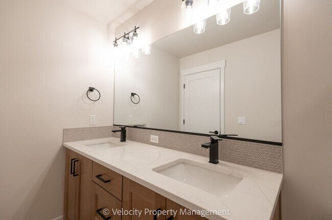 Building Photo - 3032 NE Terreo Pl