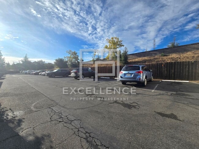 Building Photo - Spacious 2/2.5 Townhouse with 1 Car Garage...