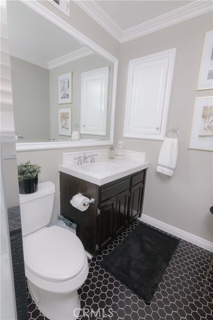 Building Photo - 1226 Londonderry St