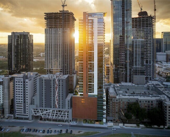 Building Photo - 84 East Ave