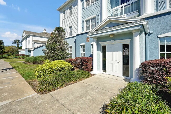 Building Photo - "Fully Furnished 3-Bedroom Condo in Desirable Heritage Crossing"