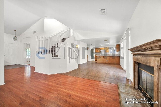 Building Photo - 37551 Deville St