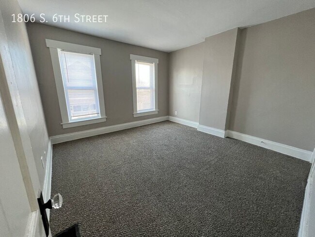Building Photo - 1806 S 6th St