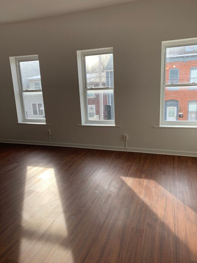 Building Photo - 341 S Duke St