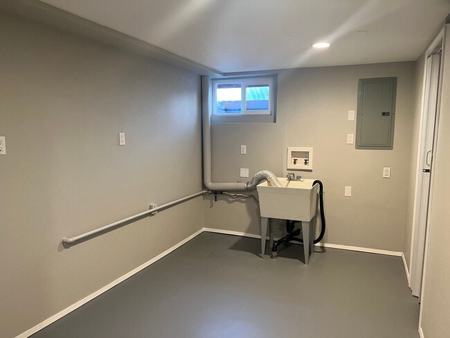 Building Photo - Bittersweet memories, Full Beautiful Remodel Highly Desired Lincoln Neighborhood