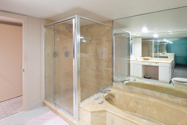 Building Photo - 5080 N Ocean Dr