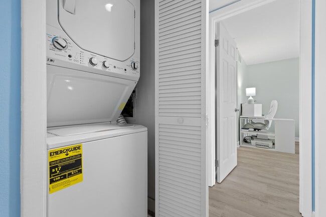 Building Photo - 801 S Ocean Dr