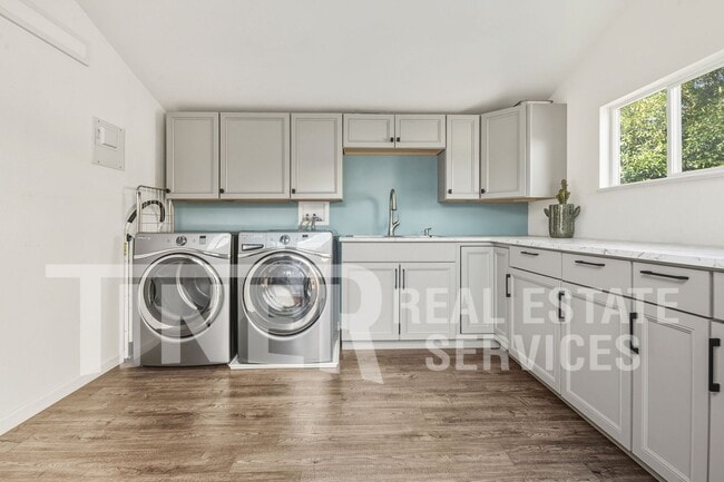 Building Photo - 7775 Dow Ave