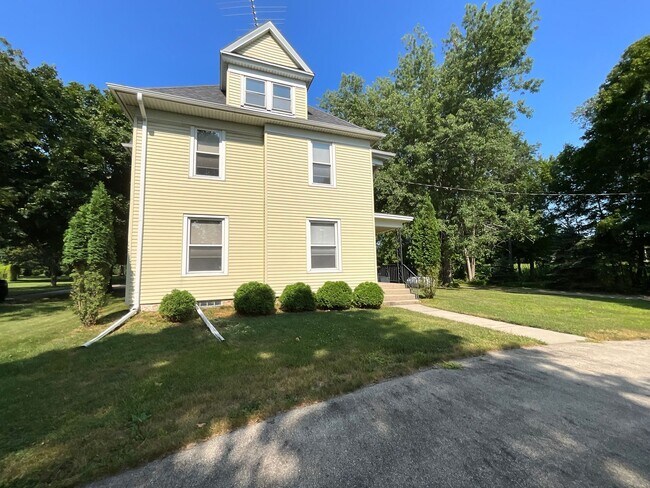 Building Photo - 23216 Bergen Rd