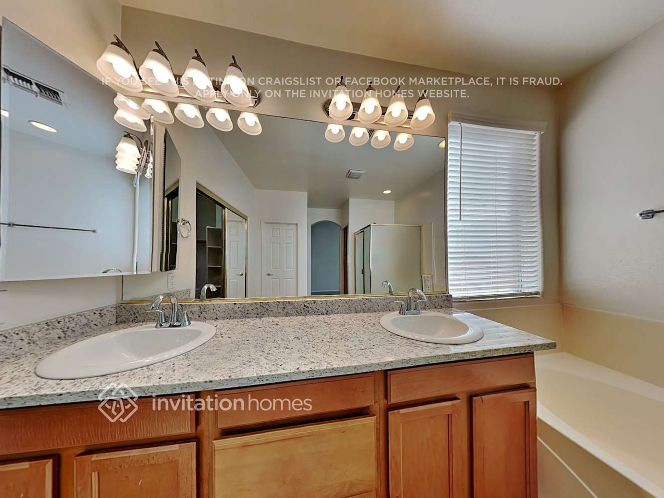 Building Photo - 13607 W Acapulco Ln
