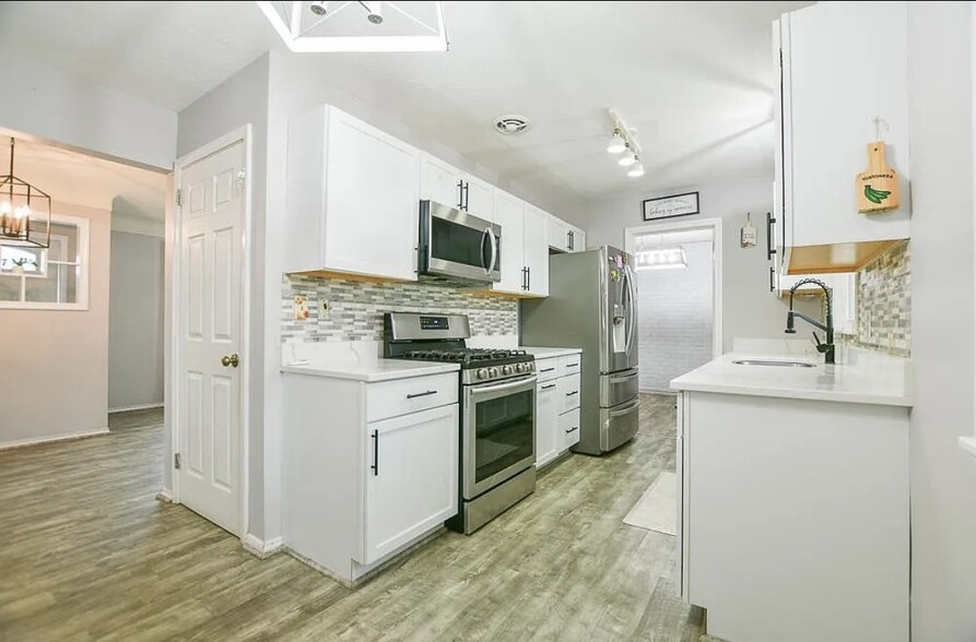 Kitchen - 5609 Bryant Ave N
