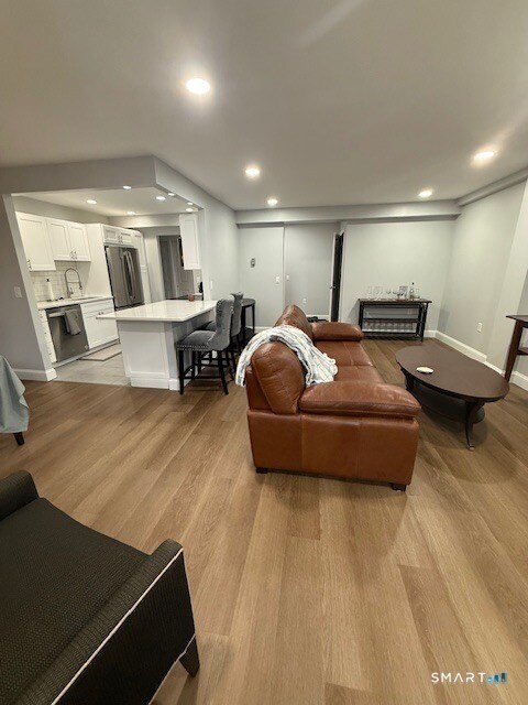 Building Photo - 887 Farmington Ave