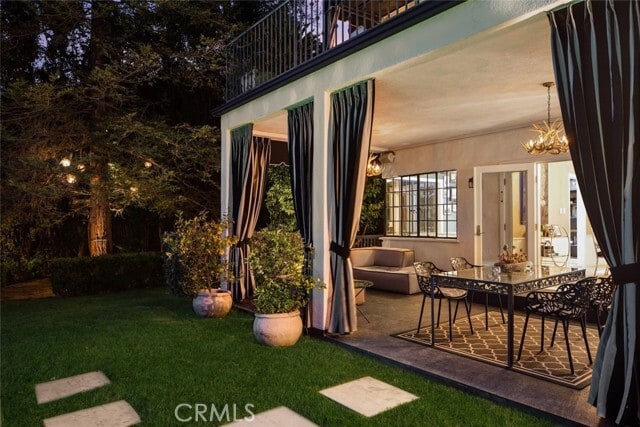 Building Photo - 1514 Sunset Plaza Dr