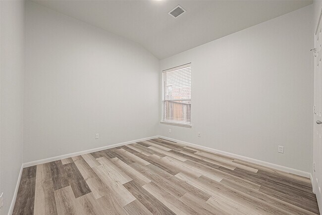 Building Photo - 6406 Applewood Forest Dr