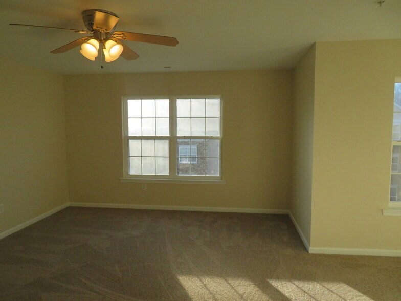 Building Photo - 3700 Bedford Dr