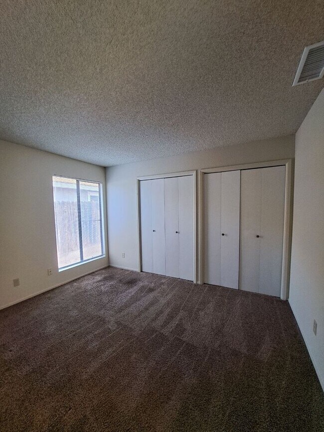 Building Photo - 4593 N Emerson Ave