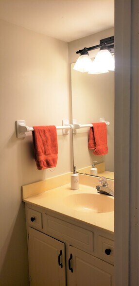 The powder room on the main floor. - 1205 Brentwood Pt