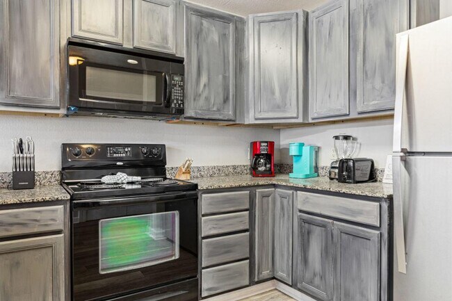 Building Photo - 124 Plaza Dr