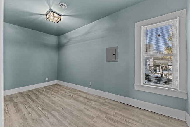 Building Photo - 520 Ceape Ave