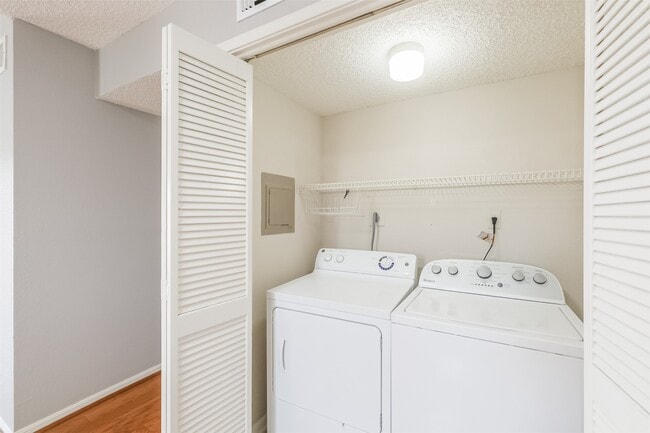 Building Photo - 3100 Jeanetta St