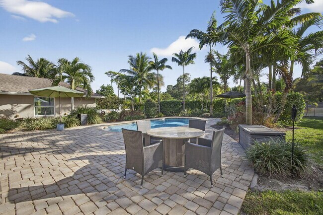 Building Photo - 11646 63rd Ln N