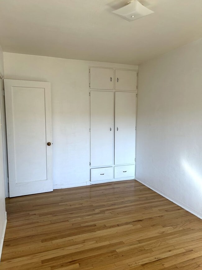 Building Photo - 521 Adams St NE