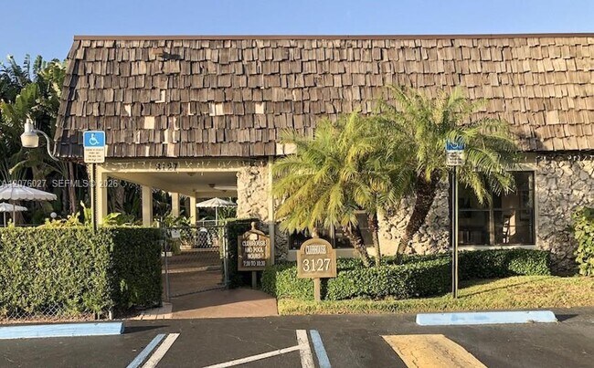 Building Photo - 3101 Oakland Shores Dr