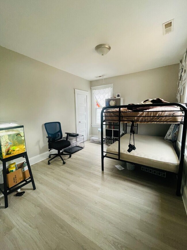 Building Photo - Beautifully Renovated 3bdrm/1.5bth Home Located in Richmond's North-side!