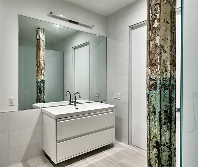 Building Photo - 520 State Rd