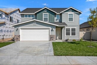 Building Photo - 3 Bed 2.5 Bath + Loft & Office located in the Greyhawk Subdivision
