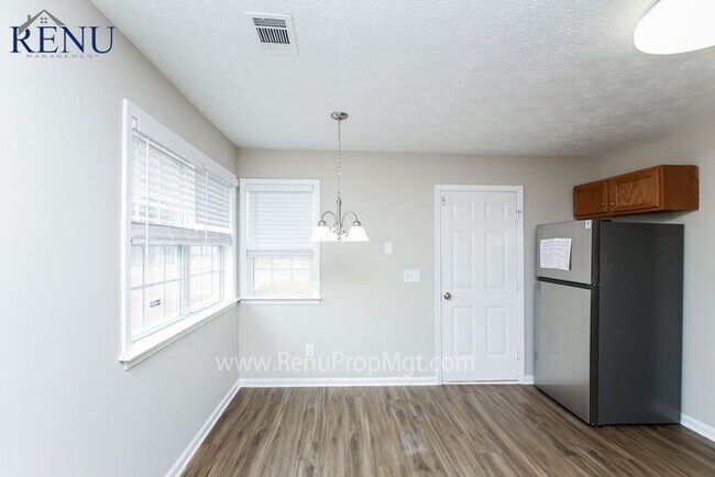 Building Photo - Now available 3 bedrooms 2.5 baths
