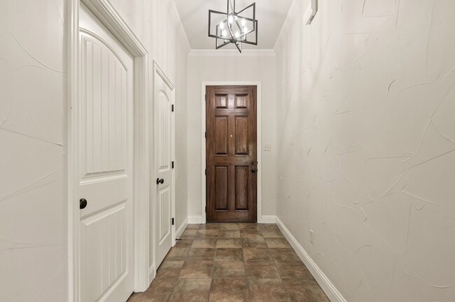 Building Photo - 104 Cold Track Dr