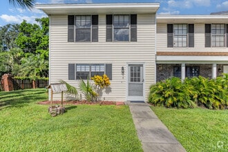 Building Photo - 3118 Manor Dr NE