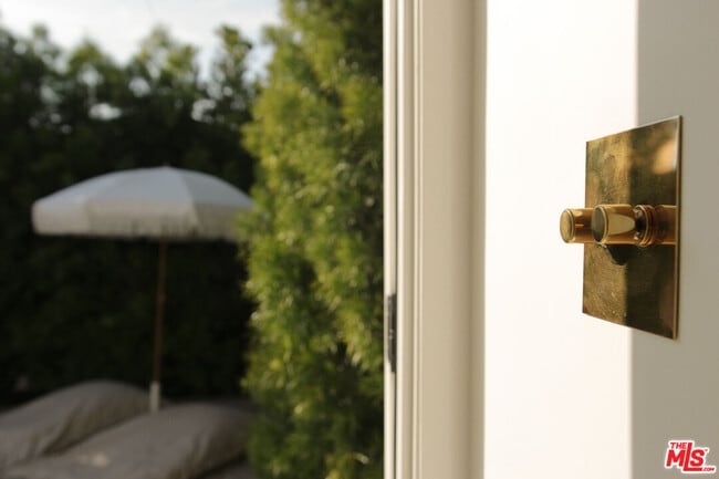 Building Photo - 349 Stowe Terrace