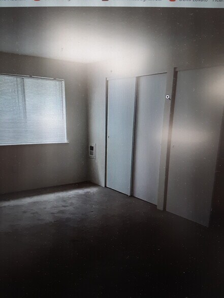 Building Photo - 17 Village Rock Ln