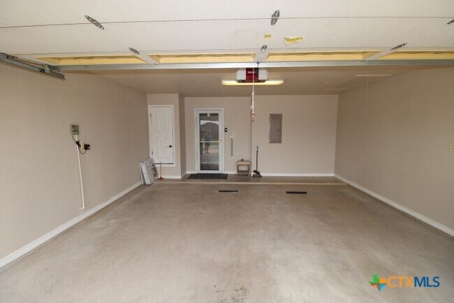 Building Photo - 603 Mustang Trail