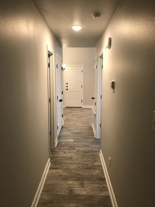 Building Photo - 2 bed/2 bath Duplex - Ready 1/14/2026 - Text 201-231-7228