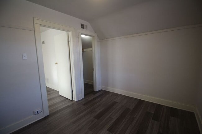 Building Photo - 1523 S 70th St
