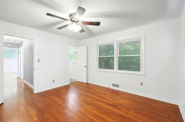 Building Photo - 1502 Westcrest Dr