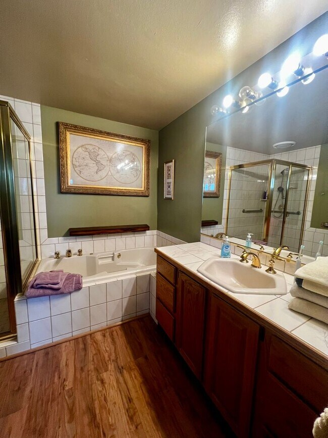 Building Photo - 4079 Saltspring Dr