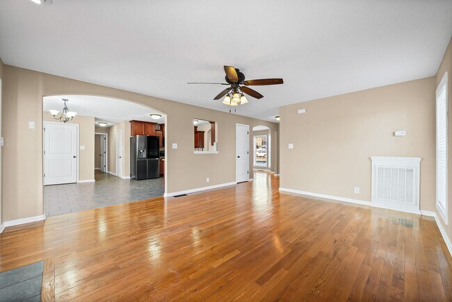 Building Photo - Pet Friendly Four Bedroom!