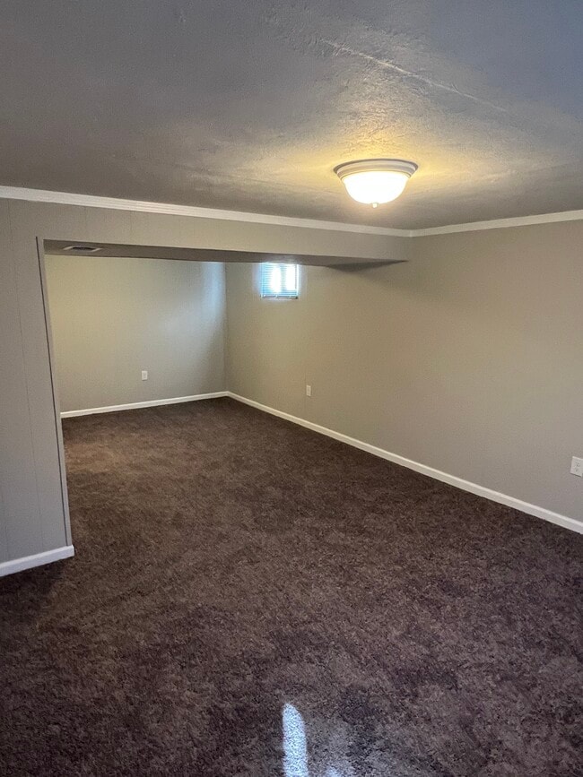 Building Photo - 1800 SE Abbey St