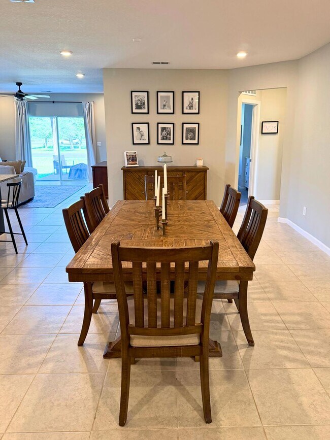 Building Photo - 4/2 open floor plan!