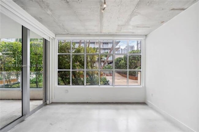 Building Photo - 3451 NE 1st Ave