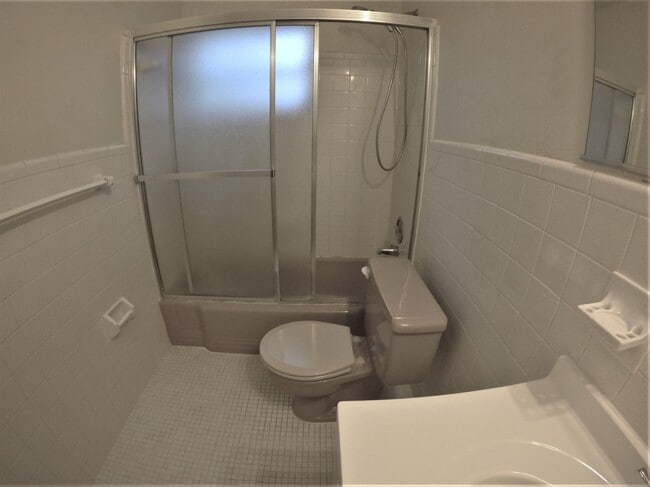 Shower tub combination - 9390 E Bay Harbor Dr